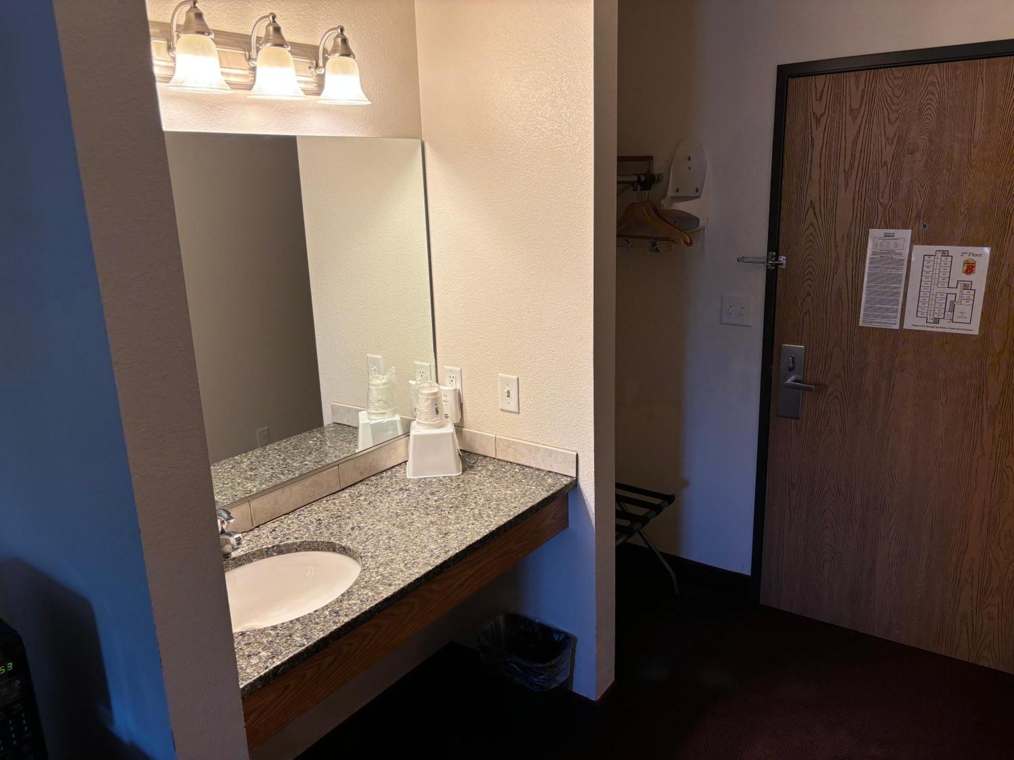 Super 8 By Wyndham Rexburg Hotell Eksteriør bilde