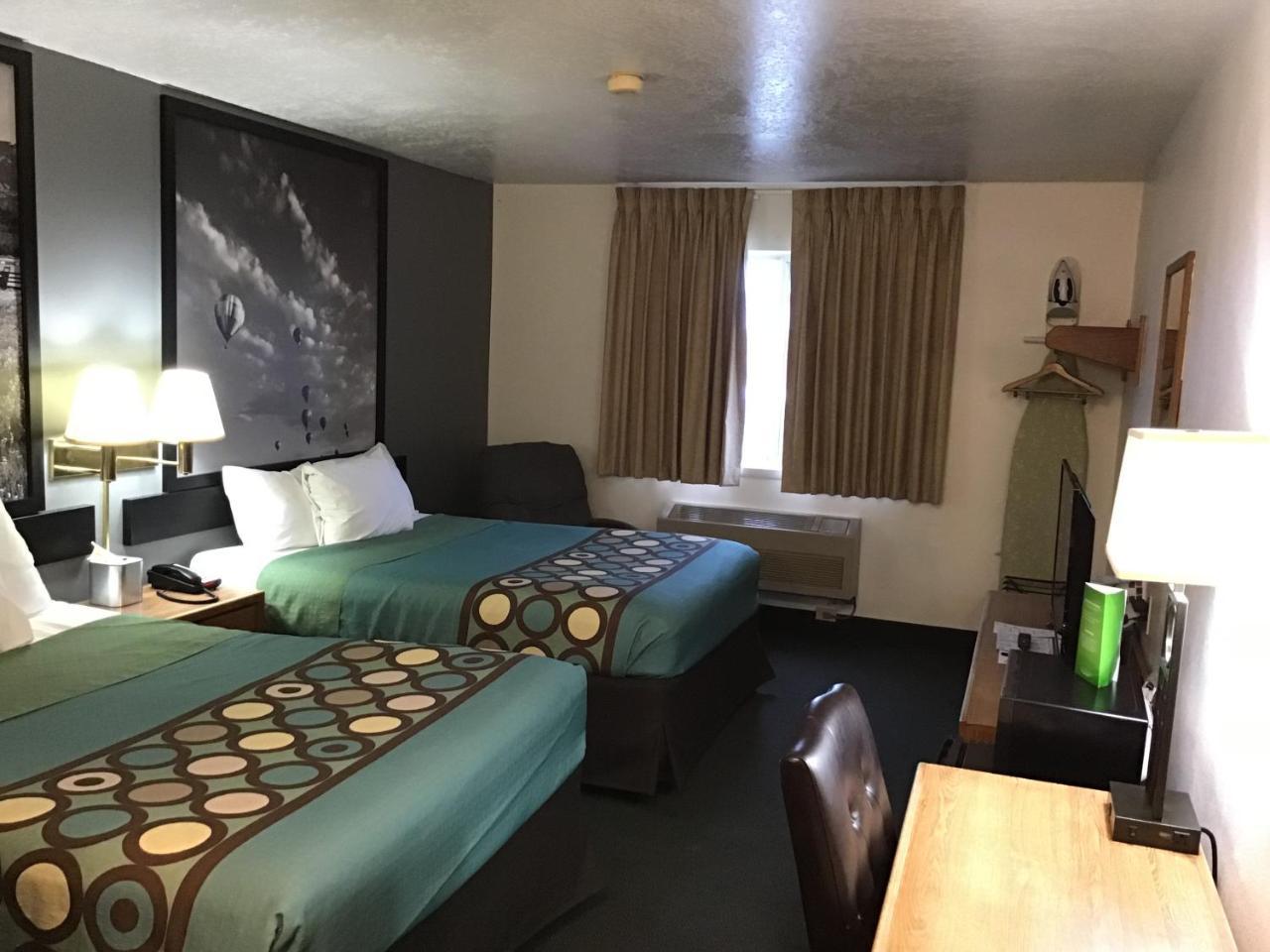 Super 8 By Wyndham Rexburg Hotell Eksteriør bilde